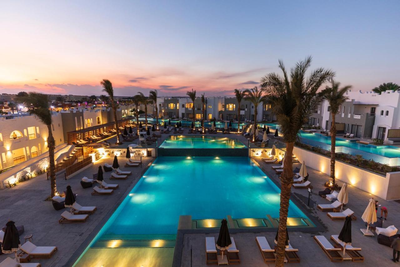 Sunrise Tucana Resort Grand Select Hurghada Eksteriør billede The resort at sunset