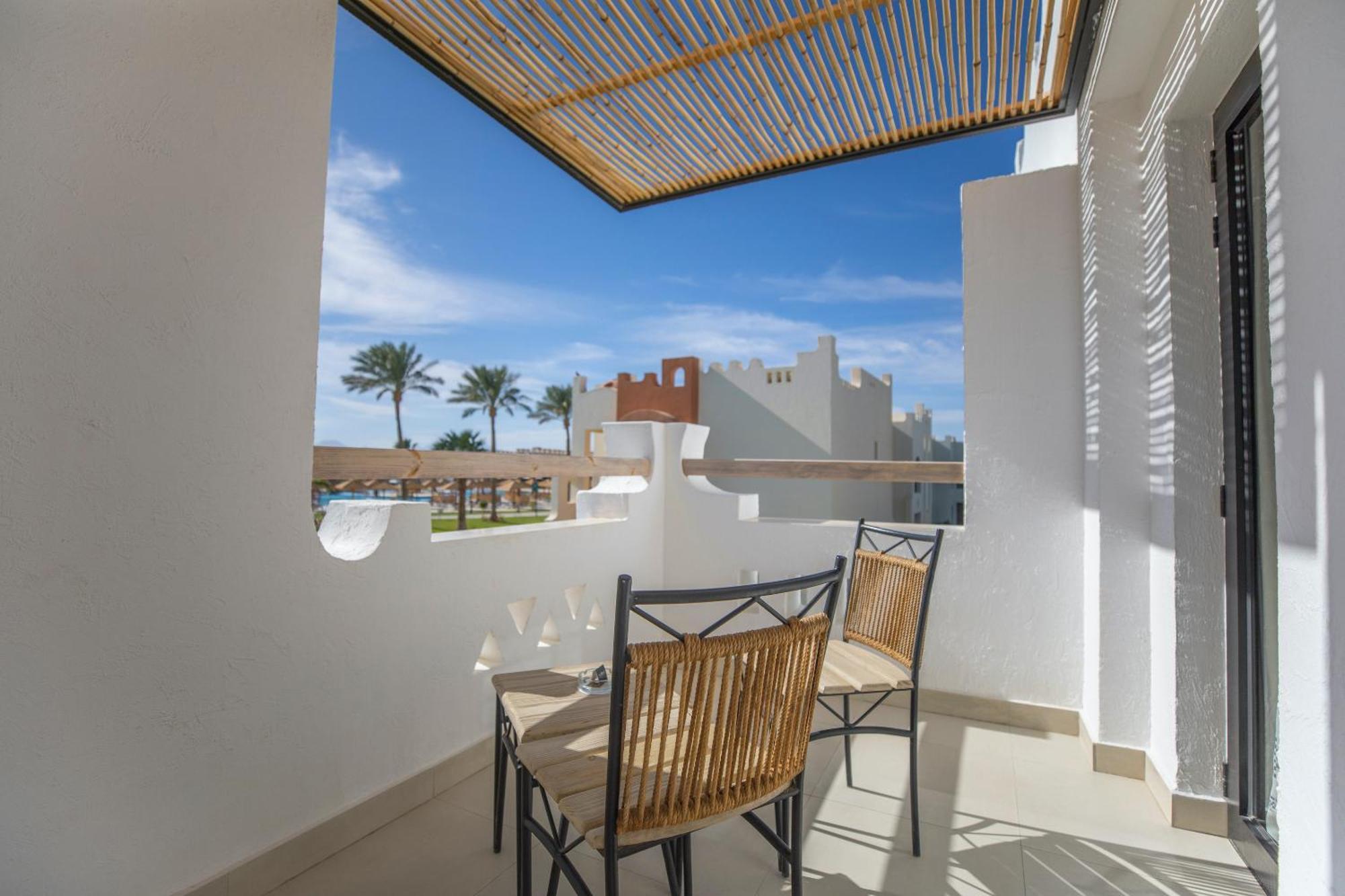 Sunrise Tucana Resort Grand Select Hurghada Værelse billede A balcony